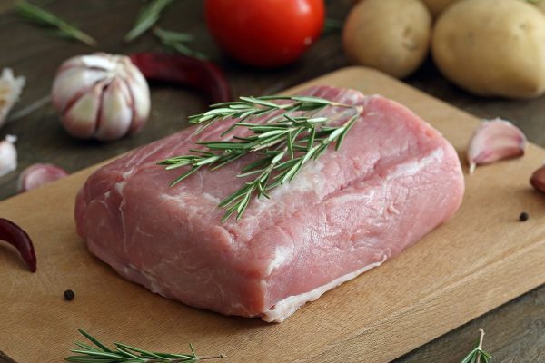 Как запечь свинину в рукаве