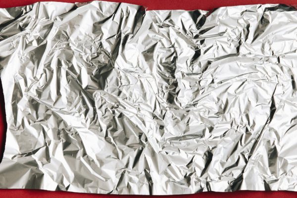 Зачем носить тапочки из фольги дома