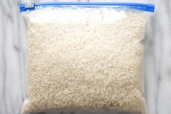 Зачем помещать фрукты в рис