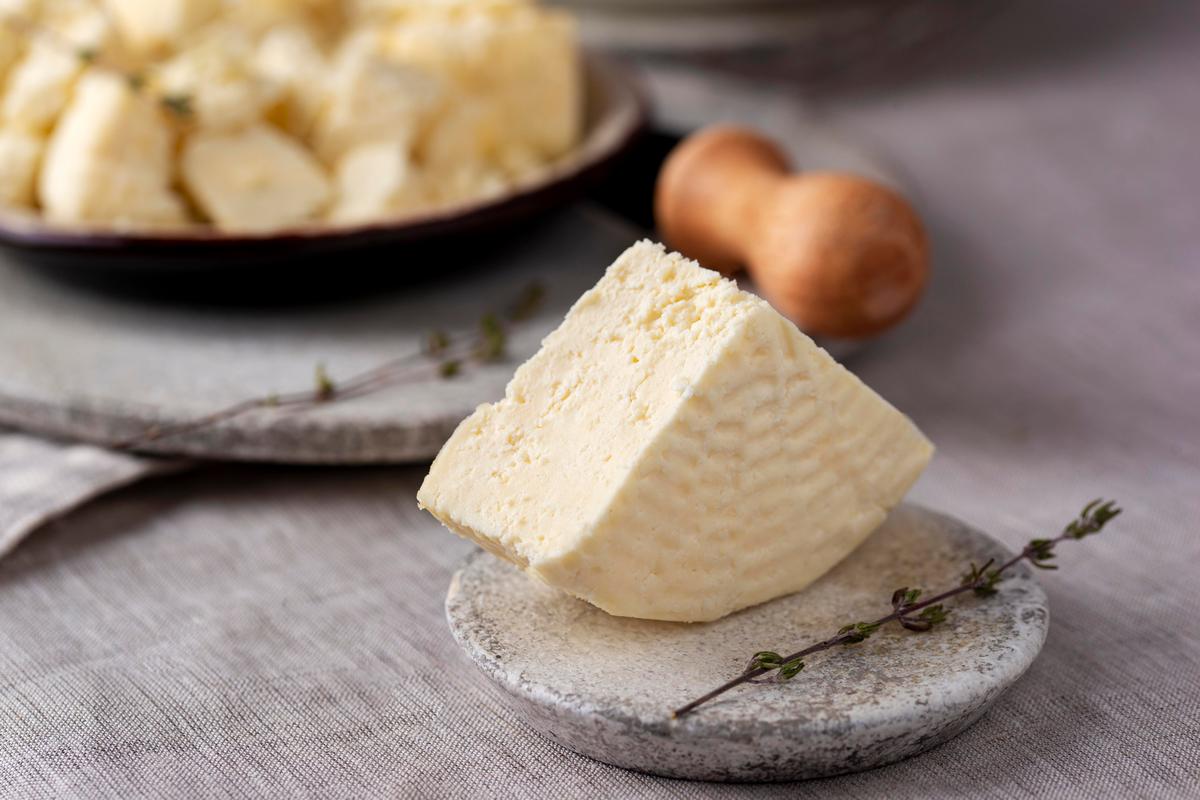 После свидания с итальянским сыроваром постоянно готовлю сыр из йогурта, с покупным мой домашний сыр не сравнится Кулинария,Зелень,Йогурт,Молоко,Специи,Сыр