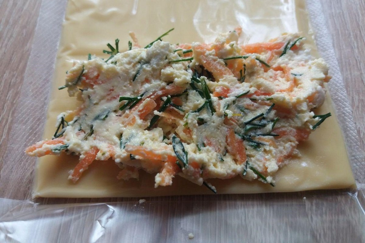 вкусные сырные рулетики