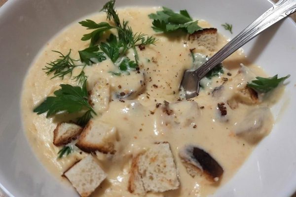 По словам французских поваров, ингредиенты «должны пожениться», я к супу так себе, но сырный реально крут