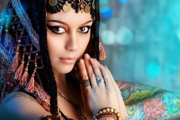 Жена решила меня удивить и на день рождения пригласила танцовщицу, у меня руки затряслись, когда я ее увидел