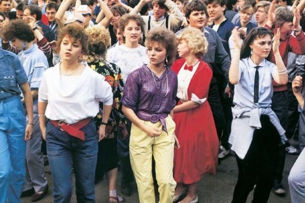 Какими были дискотеки в СССР и под какие хиты танцевала советская молодежь