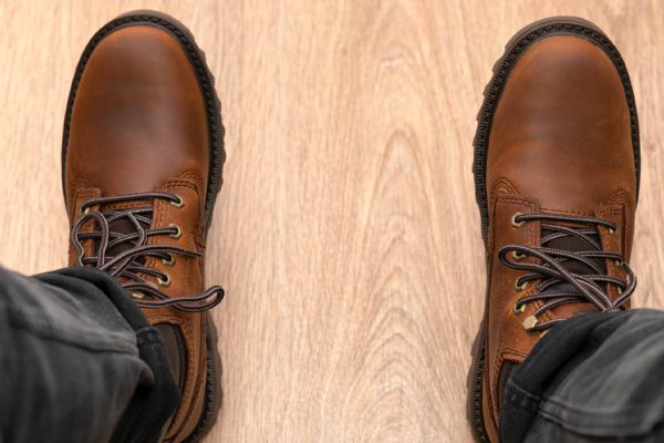 Вот почему нельзя носить дома уличную обувь, оставляй ее у входных дверей