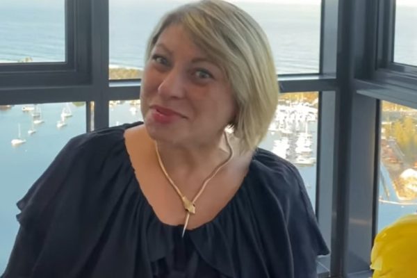 Лучший таролог Анжела Перл объясняет, кого ждет финансовое изобилие в сентябре