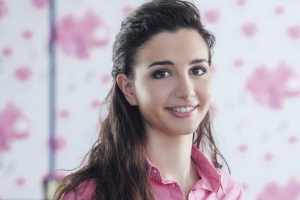 Супруги заметили на запястье официантки необычную татуировку, они не пожалели чаевых