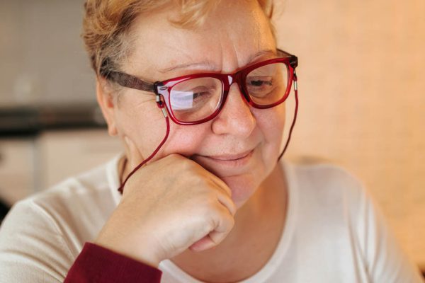 На днях увидела свою сватью на курорте в компании загорелого мужчины, теперь не знаю, смогу ли сохранить ее секрет