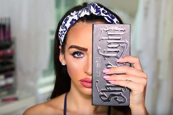 Она накрасила половину лица. Когда я увидел результат, не мог сдержать восторг!