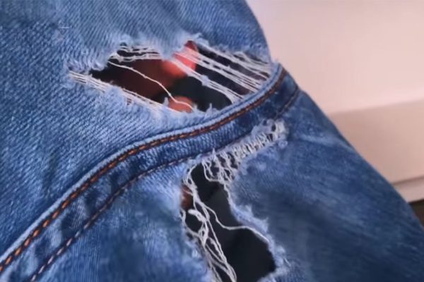 Что предпринять, если прохудившиеся джинсы стыдливо прячутся в шкафу