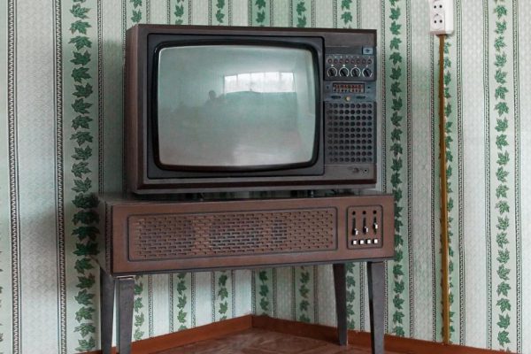 Зачем наши бабушки клали салфетку на телевизор