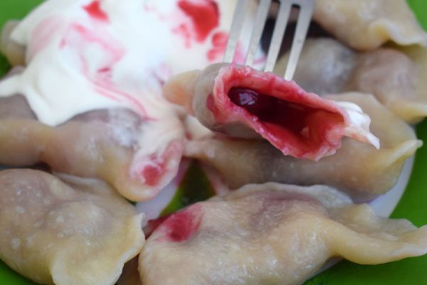 Свекровь поделилась со мной рецептом теста, которое можно раскатывать совершенно без муки