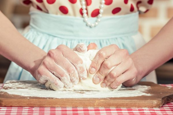 Как приготовить очень тонкое тесто на лепешки