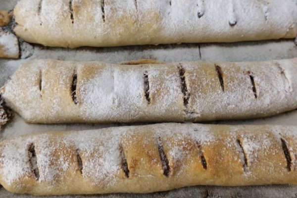 Добротные еврейские рулеты, тесто для которых делается без яиц и сахара