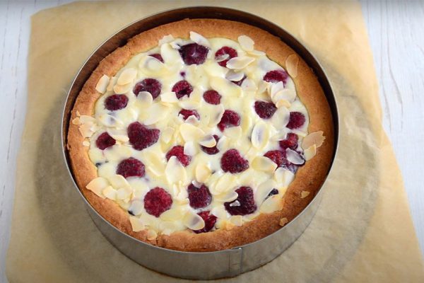 Император был настолько впечатлен пирогом, что тут же забрал жену крестьянина к себе во дворец на кухню