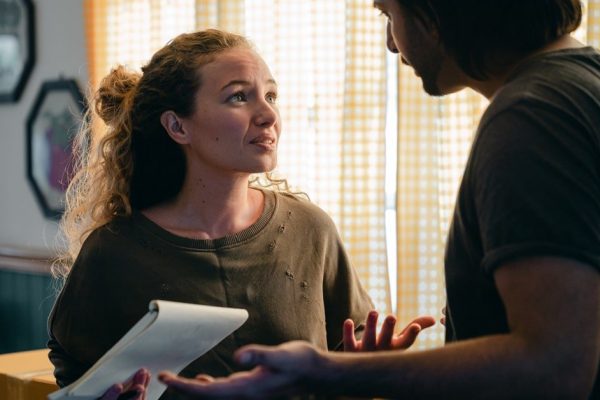 Муж заверещал, что моя подруга крайне токсична, удалил ее номер и запретил с ней общаться