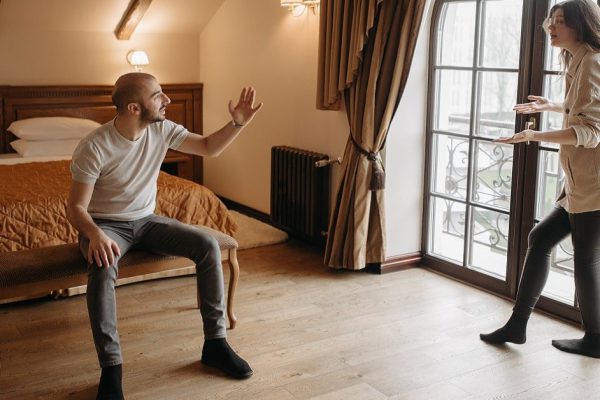 Мужчина увез за границу на все новогодние праздники и подарил кольцо, но после одной фразы прекратила с ним общение навсегда