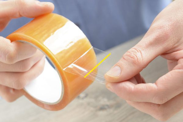 Инструкция, чтобы отрывать скотч руками ровно и легко