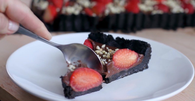 торт с клубникой