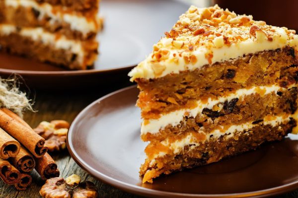 Выпечка классического торта со сгущенкой