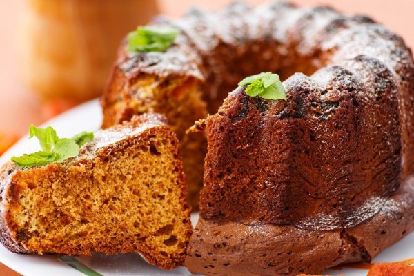 Зачем печь торт «Медовик» без мёда и в чём его прелесть