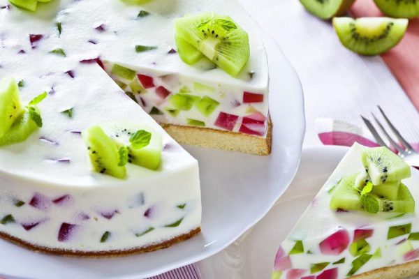 2 яйца, 2 столовые ложки сахара, 8 г ванильного сахара… Не надеялась, а получился!