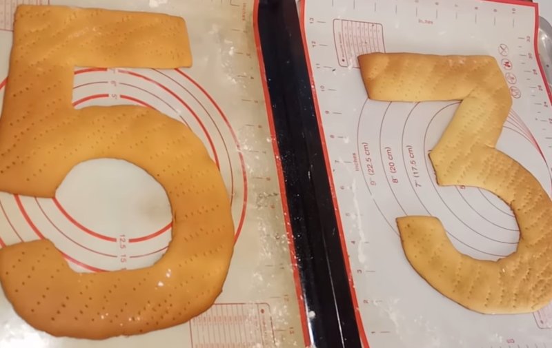 Песни в виде цифр. Торт в форме цифры. Торт цифра 5. Коржи в виде цифр. Цифра 3 из коржей для торта.