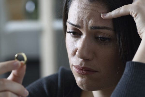 Все завидуют моему удачному замужеству, а я устала показывать мужу чеки из магазинов