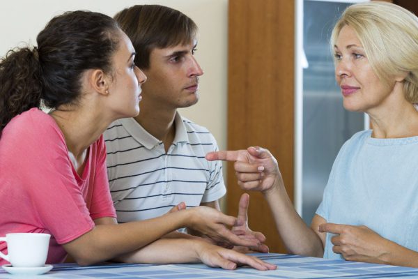 Родственники прямо в лоб мне заявили, что я так себе невестка