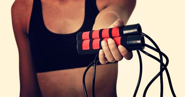 10-минутная тренировка со скакалкой — веселые прыжки к идеальным формам!