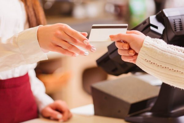 Получила новогоднюю премию, пошла к подруге в гости, по дороге купила крупы, масло, сыр, тунца в консервах, пришла и открыла ее холодильник