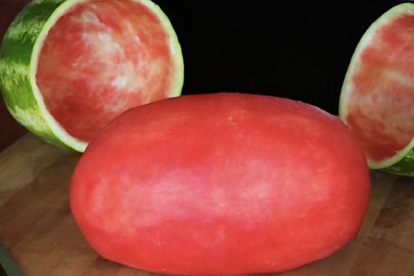 Трюк этого парня под названием «Как снять кожуру с арбуза» взрывает мозг.