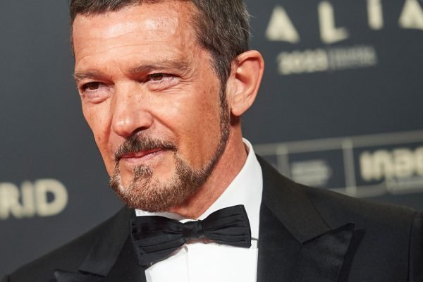 Поклонники жалуются, что Антонио Бандерас всего за пару лет превратился из яркого мужчины в старика