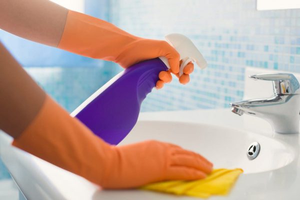 Как продезинфицировать ванну и заставить раковину блестеть