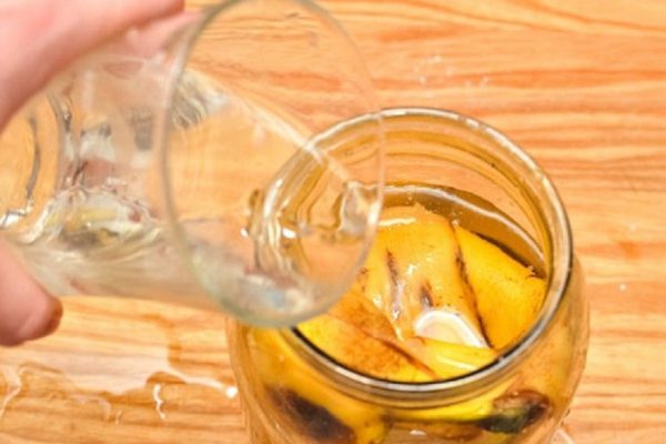 Зачем заливать банановую кожуру водой. Узнав этот способ, я был вне себя от радости!