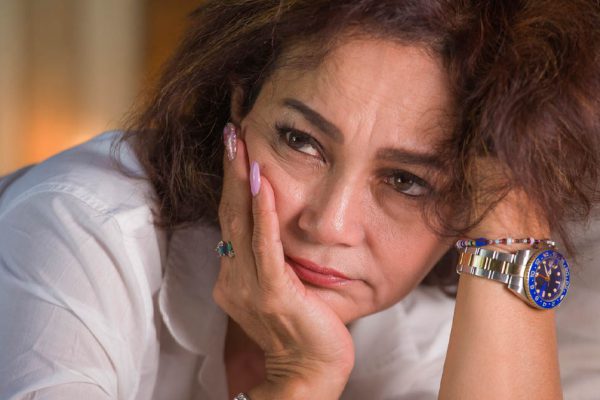 Мне с мужем очень повезло, долгие годы я как сыр в масле каталась, но недавно заболела свекровь, а муж принял странное решение