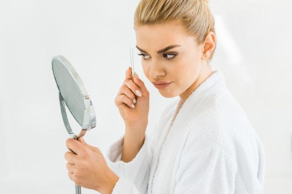 Как придать бровям красивый естественный вид