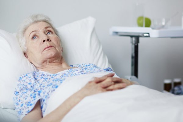 Что твердит в свое оправдание дочь, не ухаживая за лежачей матерью