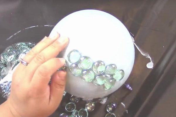 Эта женщина взяла пластиковый шар и сделала то, чему стали завидовать все соседи по даче!