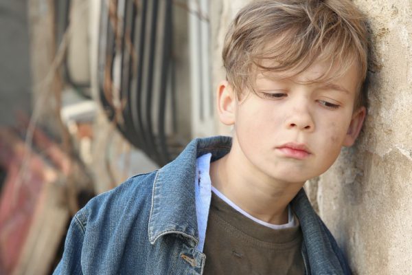 Мальчик не говорил, но читать умел, писал что-то, удивительно ладил со всеми животными, однако семья беспокоилась