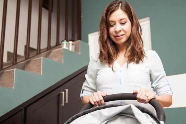 Когда я гуляла с ребенком, ко мне подошел знакомый, он рассказал мне то, о чём я даже подумать не могла