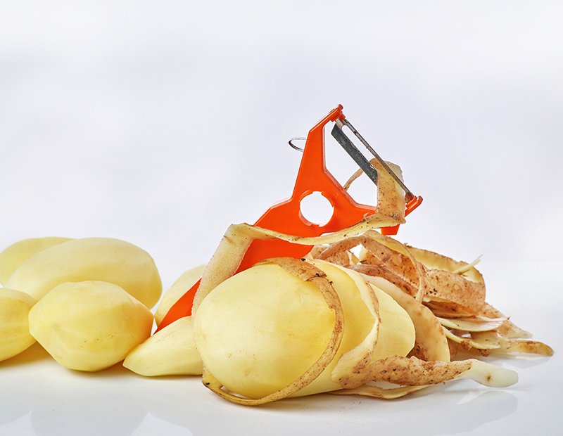 Почему стоит собирать картофельные очистки