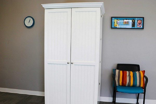 Этот шкаф изменит твою жизнь! Только загляни внутрь…