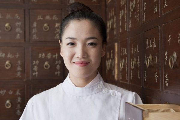 Чем полезна ходьба на коленях