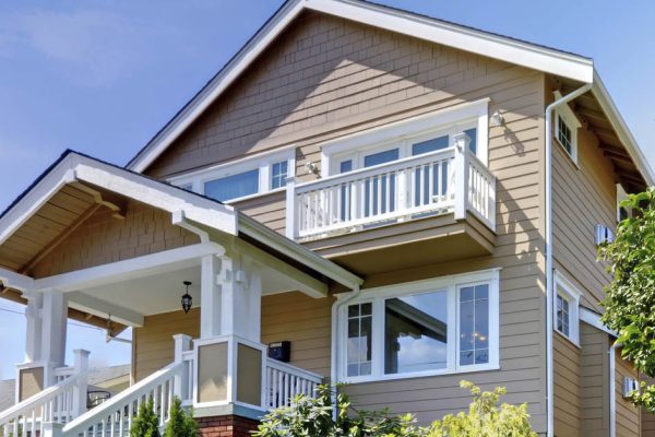 Снял пластиковые окна и доволен как слон, показываю, что установили вместо них