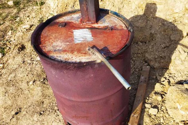 Гениальная самоделка для дачи из старой рыхлой бочки