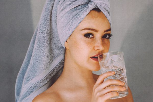 Дедушка всю жизнь мыл голову хозяйственным мылом, волосы были как шелк, а я открыла для себя мытье кондиционером вместо шампуня