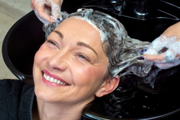 Кому стоит краситься в платиновый блонд