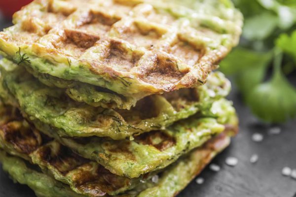 Осенью часто готовлю вафли из кабачков, заменяю ими любые десерты и стройнею