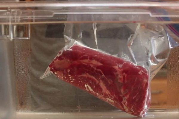 Отличный трюк, который поможет сохранить продукты свежими надолго!